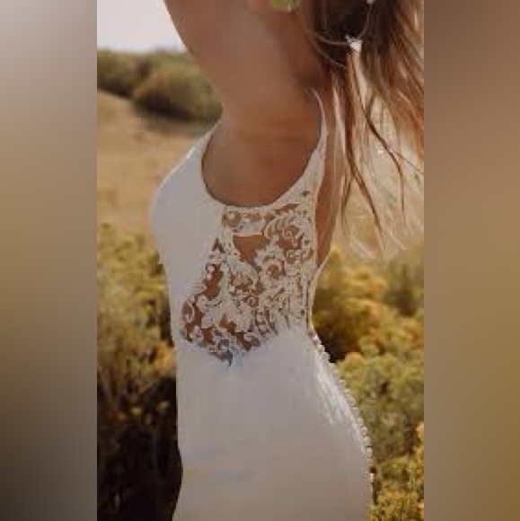 ESSENCE OF AUSTRAILIA WEDDING DRESS - Picture 2 of 6